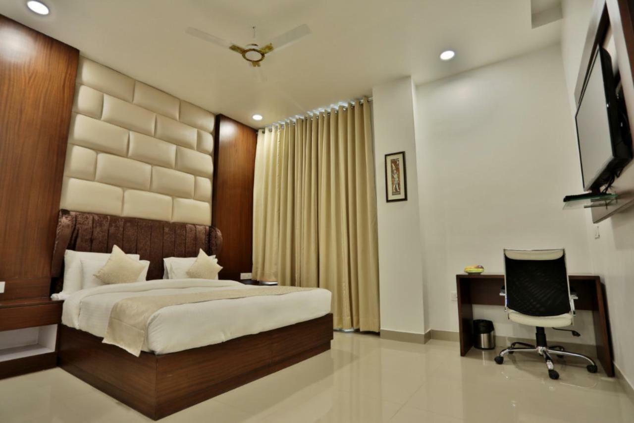 Royal Imperio Hotel Faridabad Ngoại thất bức ảnh