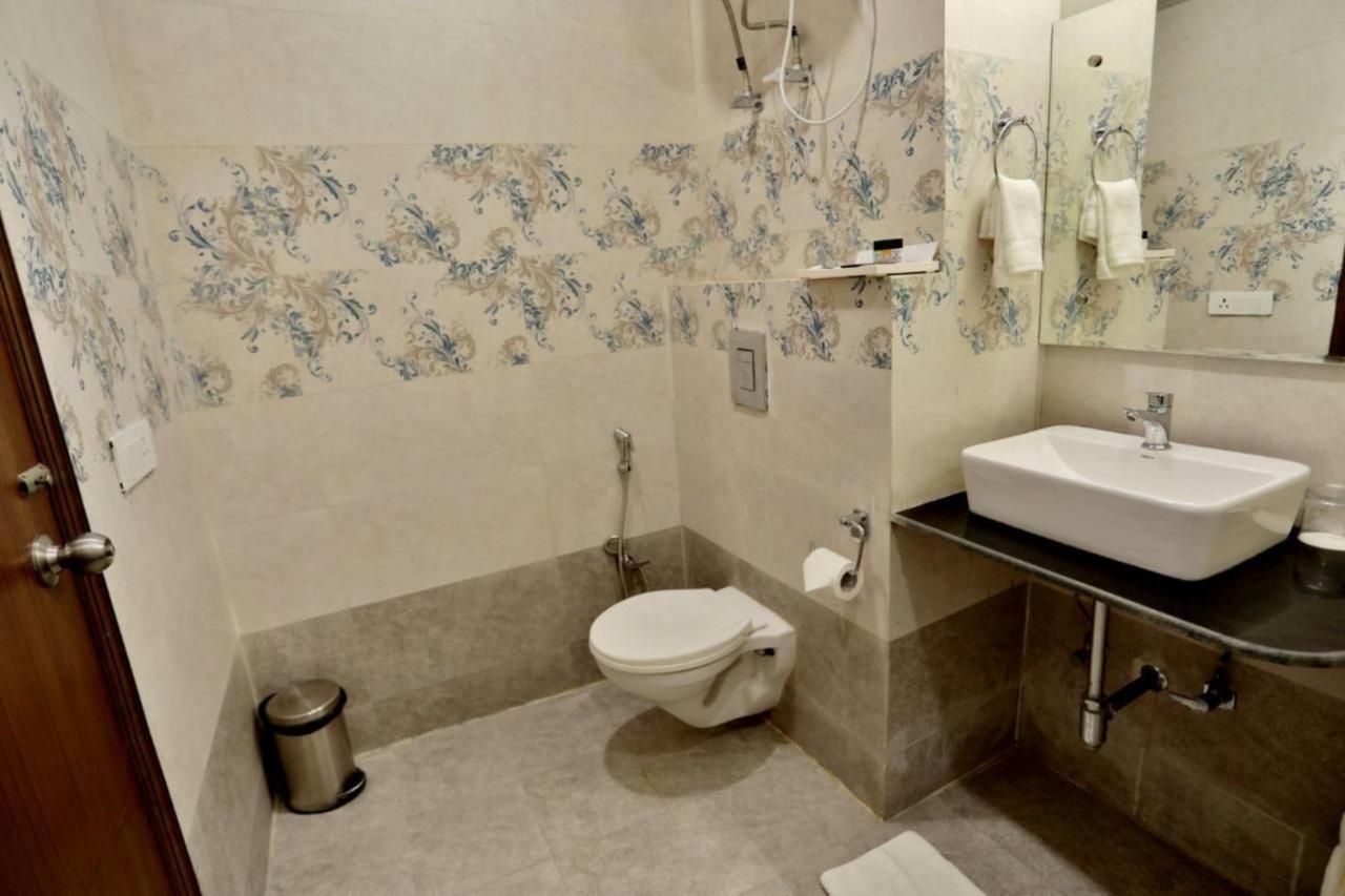 Royal Imperio Hotel Faridabad Ngoại thất bức ảnh