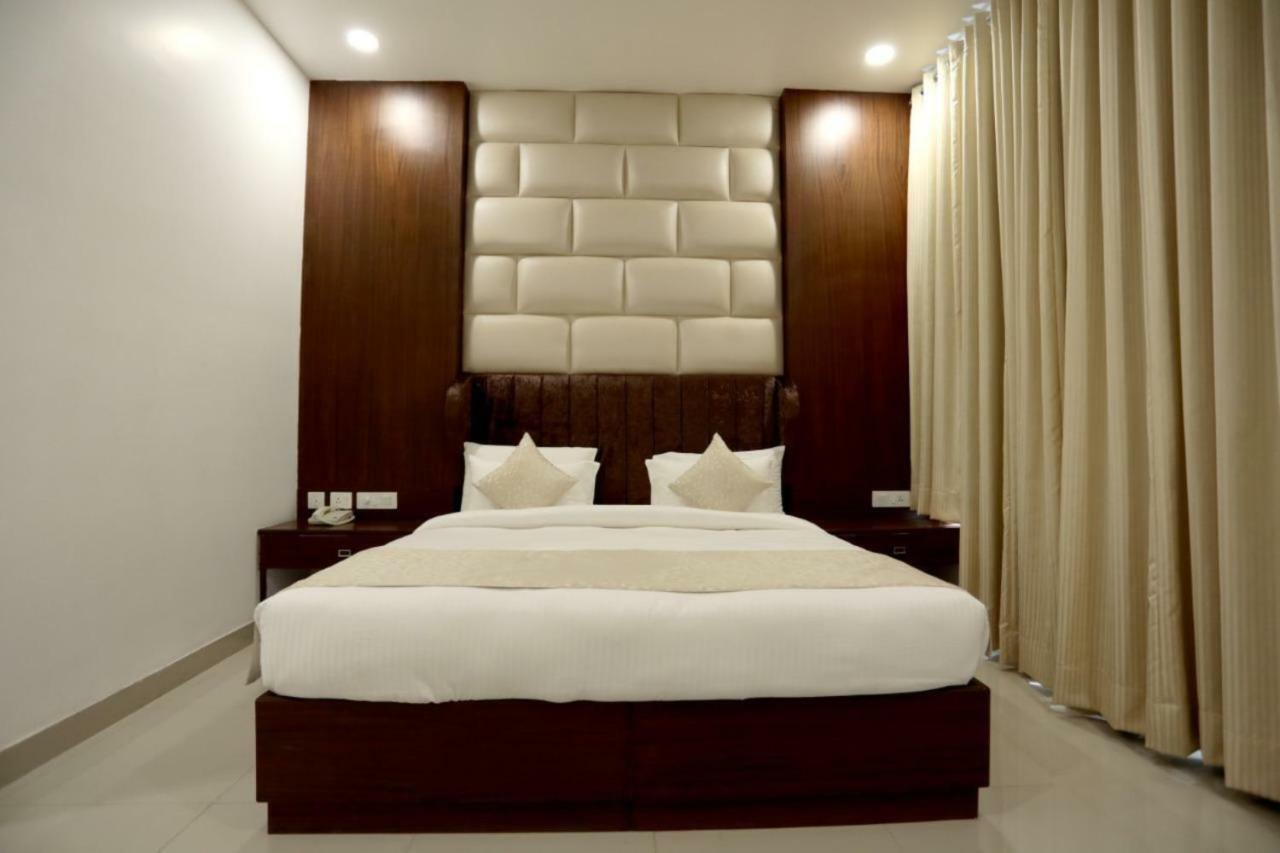 Royal Imperio Hotel Faridabad Ngoại thất bức ảnh