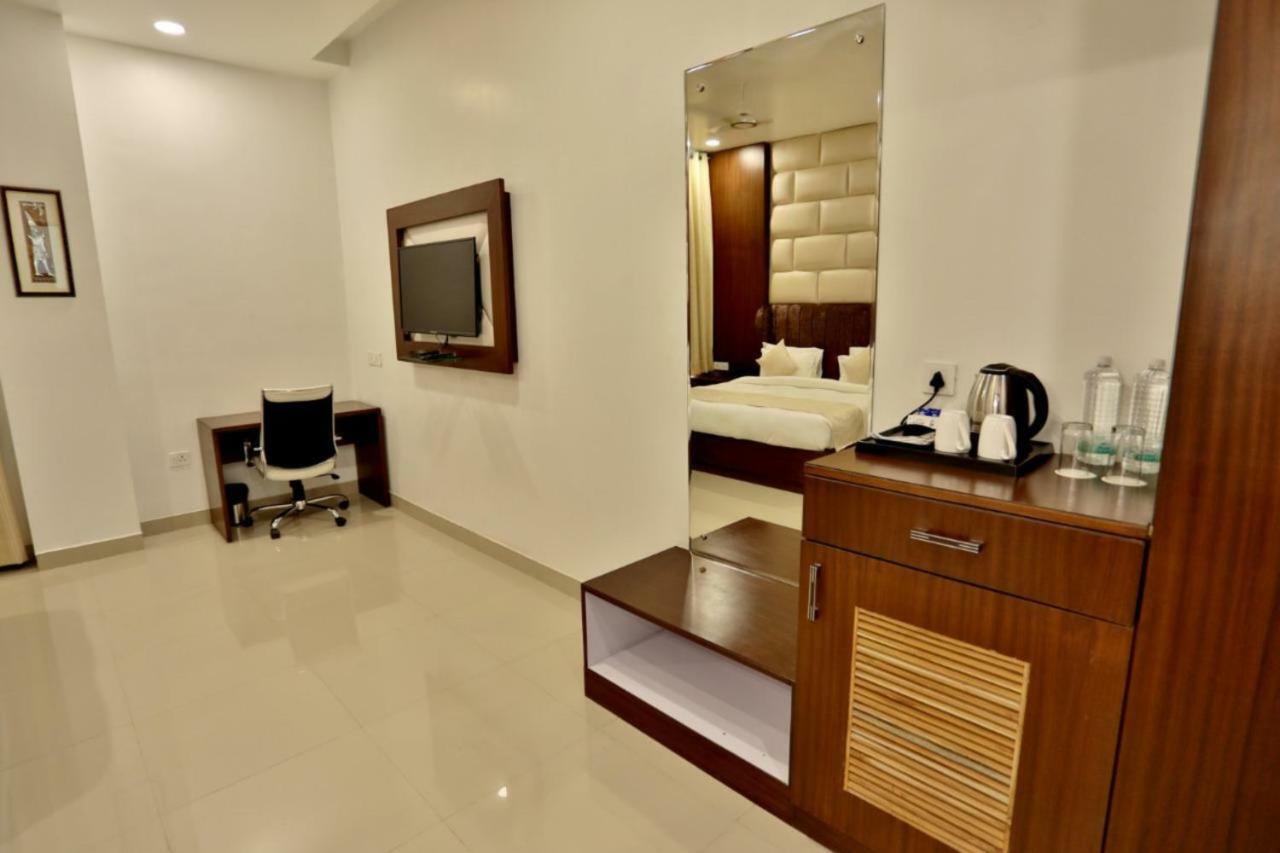 Royal Imperio Hotel Faridabad Ngoại thất bức ảnh