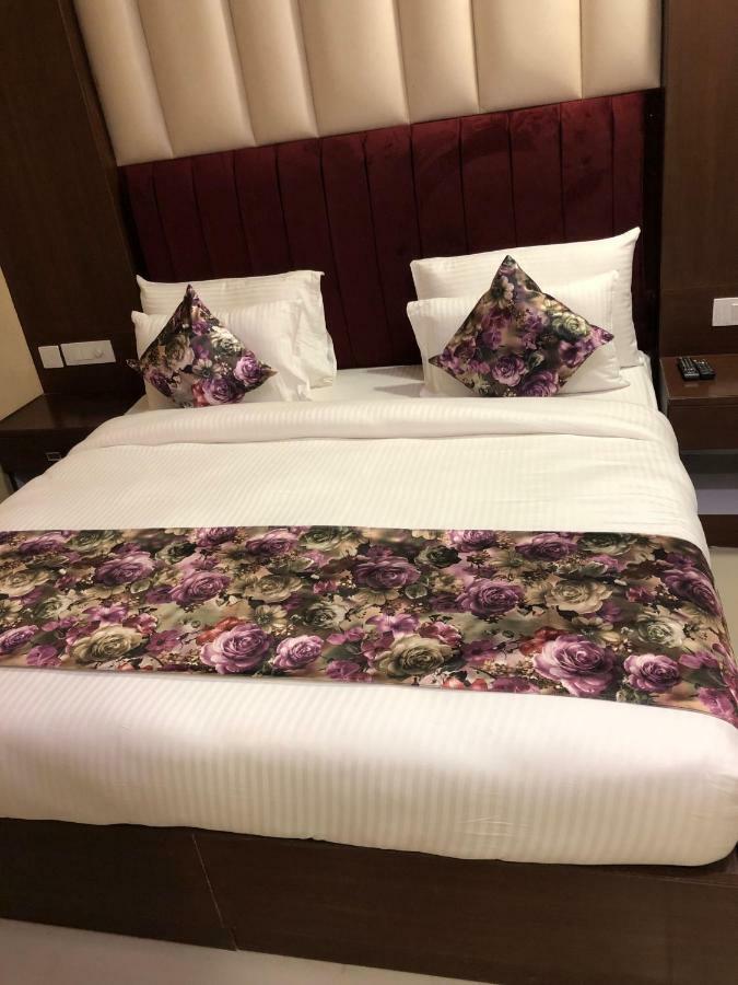 Royal Imperio Hotel Faridabad Ngoại thất bức ảnh