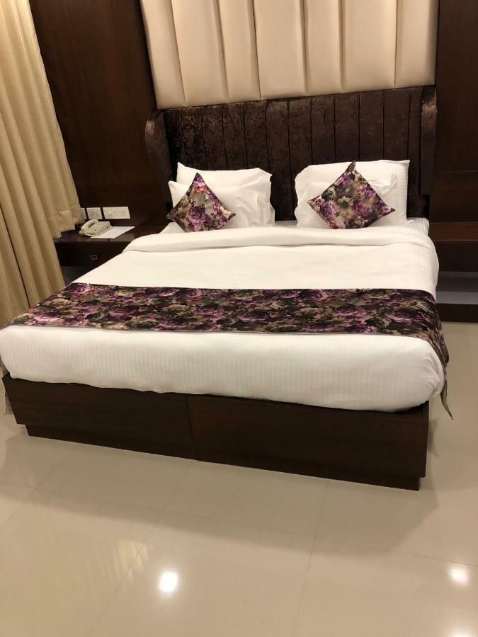Royal Imperio Hotel Faridabad Ngoại thất bức ảnh