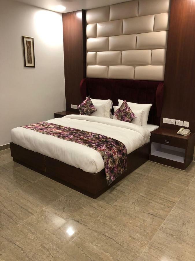 Royal Imperio Hotel Faridabad Ngoại thất bức ảnh