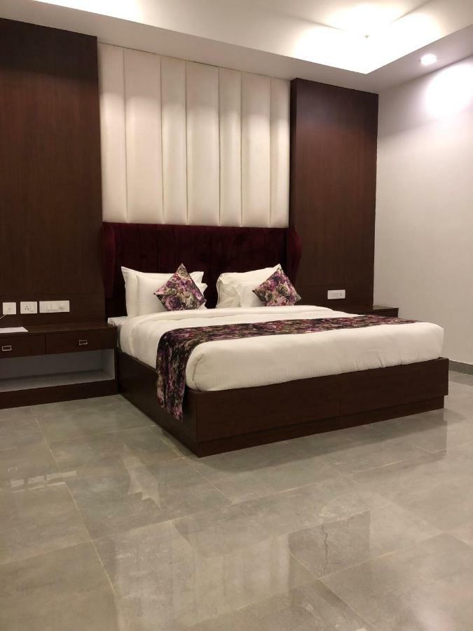 Royal Imperio Hotel Faridabad Ngoại thất bức ảnh