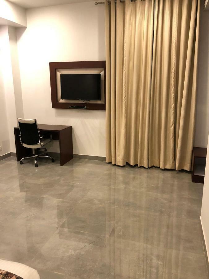 Royal Imperio Hotel Faridabad Ngoại thất bức ảnh