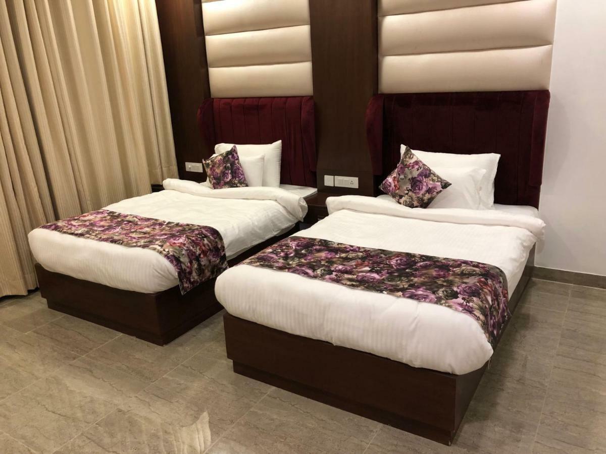 Royal Imperio Hotel Faridabad Ngoại thất bức ảnh